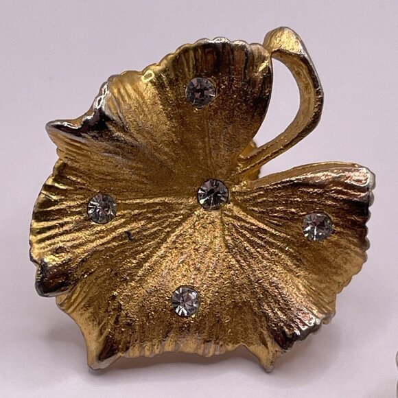 Coro Vintage Gold Tone Leaf Rhinestone Brooch and Screw Back Earring Set AL5.1 - Picture 4 of 16
